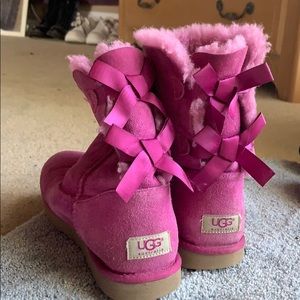 Pink Bailey Bow Short Uggs *USED*